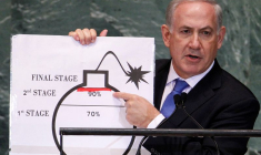 Le Premier ministre israélien Benjamin Netanyahu montre un graphique pour représenter le programme nucléaire iranien au siège de l'ONU à New York