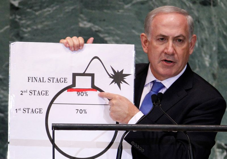 Le Premier ministre israélien Benjamin Netanyahu montre un graphique pour représenter le programme nucléaire iranien au siège de l'ONU à New York