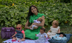 La youtubeuse Gabi Matos et sa collection de "bébés reborn" à Campinas, dans l'État de Sao Paulo, le 22 mai 2025 au Brésil ( AFP / Nelson ALMEIDA )