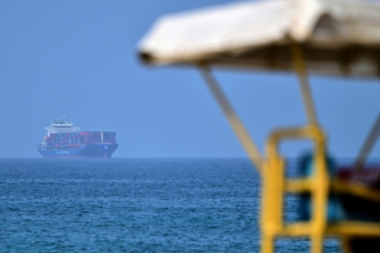 Un porte-conteneurs au large de l'émirat de Sharjahn dans le golfe d'Oman, le 28 juin 2026 ( AFP / - )