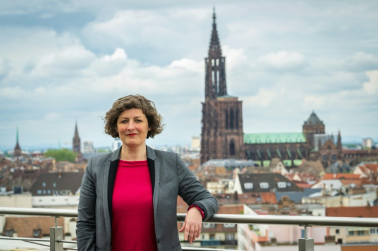 Jeanne Barseghian sur une terrasse du centre administratif de Strasbourg, le 12 mai 2023 ( AFP / PATRICK HERTZOG )