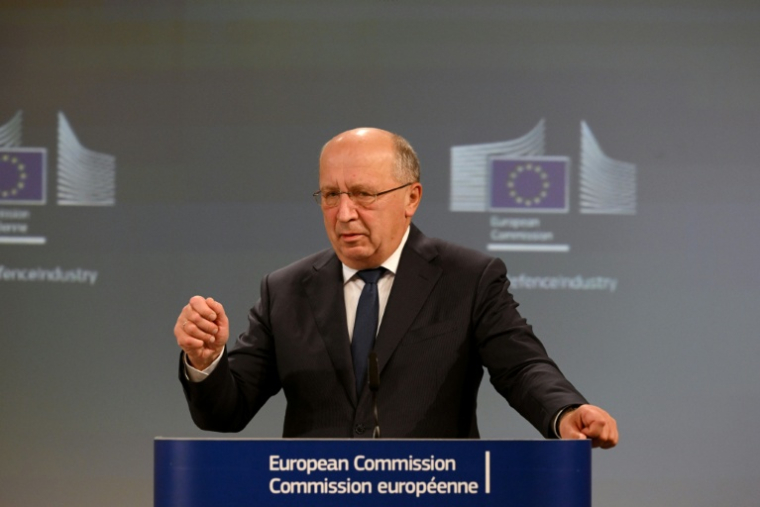 Le commissaire européen à la Défense, Andrius Kubilius, lors d'une conférence de presse à Bruxelles le 16 octobre 2025 ( AFP / Nicolas TUCAT )
