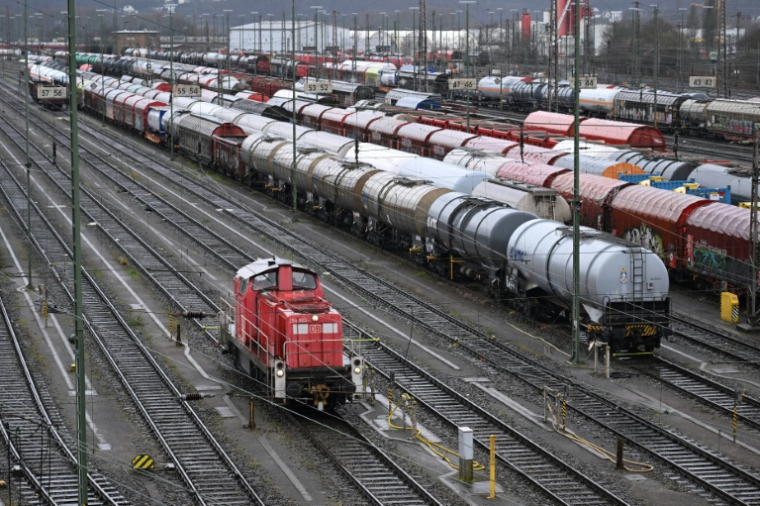 Trains de marchandises de la Deutsche Bahn, près de la gare de Hagen, le 11 mars 2024. ( AFP / Ina FASSBENDER )