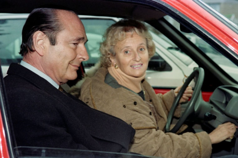 Jacques Chirac (G) et son épouse Bernadette, le 14 mars 1992 à Corrèze  ( AFP / Vincent AMALVY )