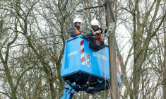 Réparations sur le réseau Enedis à Duisans,dans le département du Pas-de-Calais, en région Hauts-de-France, le 9 janvier 2026, après des intempéries.  ( AFP / Francois LO PRESTI )