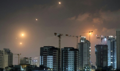 La défense anti-aérienne israélienne en action au-dessus de Netanya, dans le centre d'Israël, le 13 juin 2025 ( AFP / JACK GUEZ )