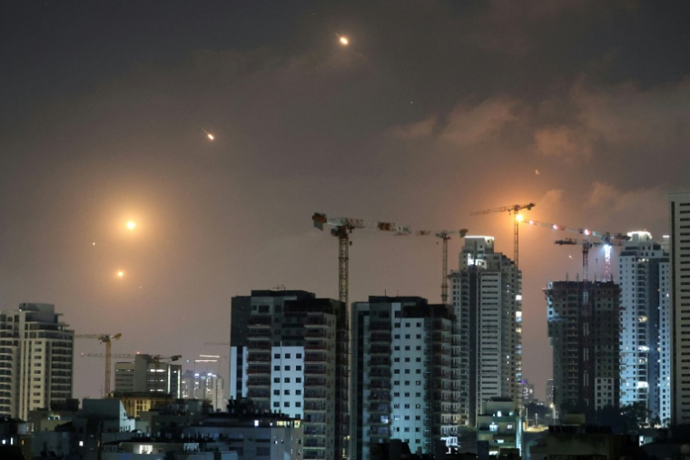 La défense anti-aérienne israélienne en action au-dessus de Netanya, dans le centre d'Israël, le 13 juin 2025 ( AFP / JACK GUEZ )