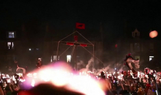 Des vikings écossais mettent le feu à un drakkar pour célébrer Up Helly Aa