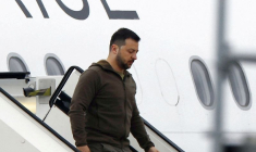 Le président ukrainien Volodymyr Zelenskiy à l'aéroport d'Hiroshima, au Japon