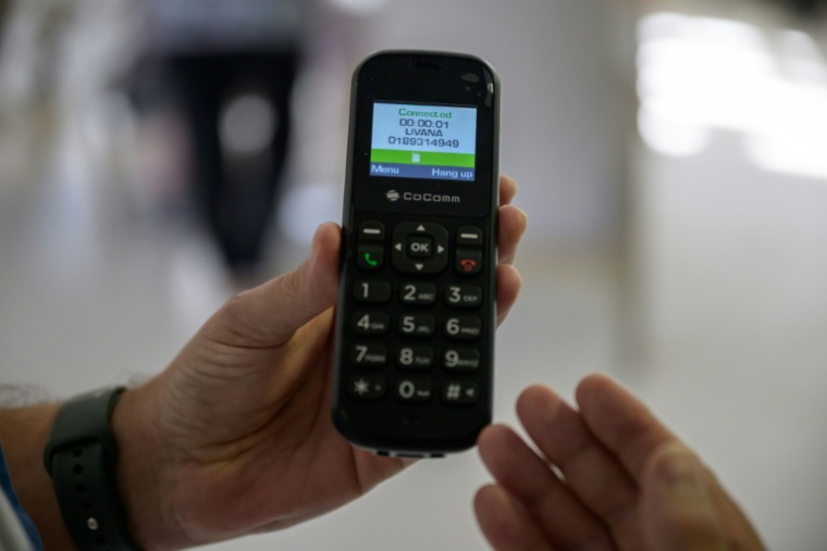 Un combiné de téléphone utilisé par des résidents d'un Ehpad, atteints de la maladie d'Alzheimer, pour converser avec une IA baptisée Livana, le 17 septembre 2026 à Septfonds, dans le Tarn-et-Garonne ( AFP / Ed JONES )