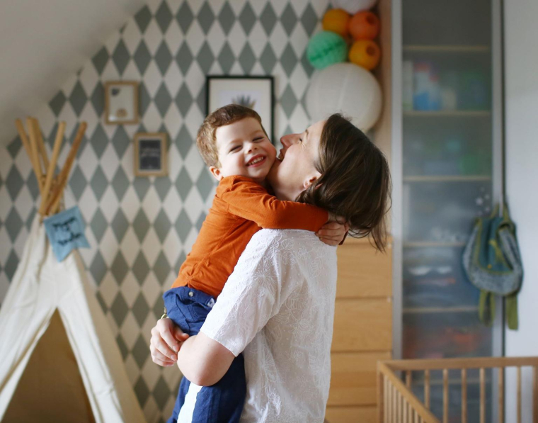 Pour l’éducation financière de vos enfants, vous pouvez leur ouvrir un compte bancaire ou un contrat d’assurance-vie. ( crédit photo : GettyImages )