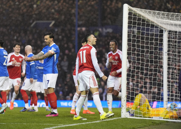 Arsenal et Martinelli survolent Portsmouth