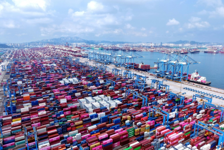 Des conteneurs dans le port de Qingdao, dans la province du Shandong, dans l'est de la Chine le 11 août 2025 ( AFP / STR )