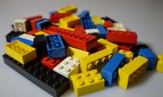 Lego et Nike ont planché ensemble sur un modèle de chaussures de sport qui sera proposé à la vente en août 2025. (illustration) (Alexas_Fotos / Pixabay)