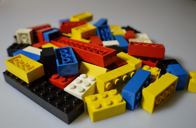 Lego et Nike ont planché ensemble sur un modèle de chaussures de sport qui sera proposé à la vente en août 2025. (illustration) (Alexas_Fotos / Pixabay)
