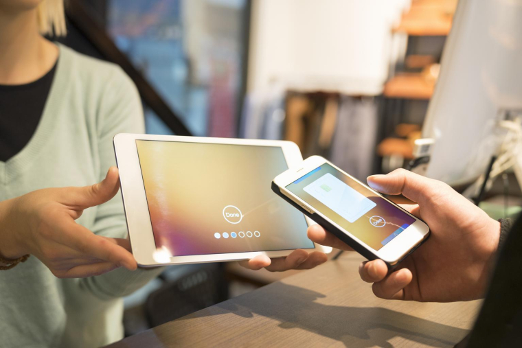 Des solutions permettent d’accompagner les commerçants et les détenteurs d’actifs numériques dans le déroulement des transactions d’achat/vente. ( crédit photo : Getty Images )