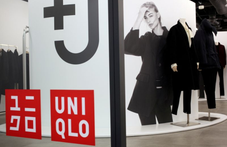 FAST RETAILING (UNIQLO) RELÈVE SA PRÉVISION DE RÉSULTAT ANNUEL