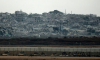 Des blindés israéliens déployés à la frontière avec la bande de Gaza, le 21 août 2025 ( AFP / Jack GUEZ )