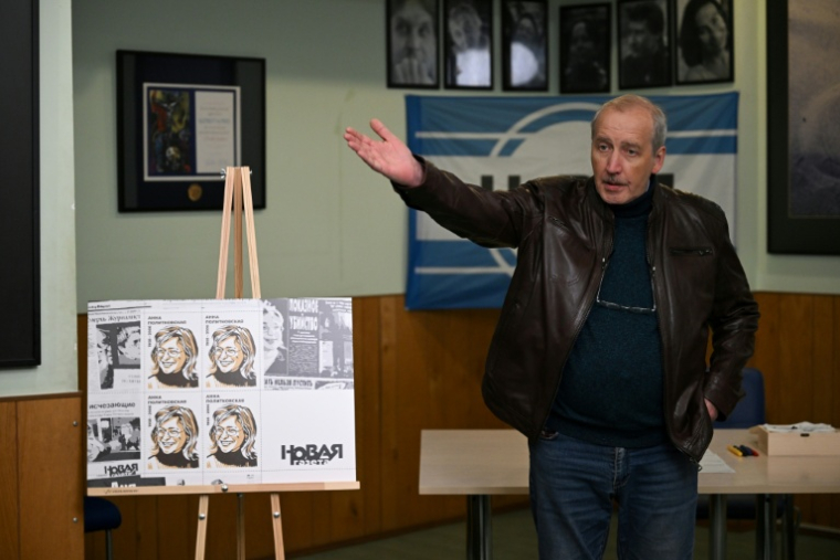 Le journaliste russe Sergueï Sokolov lors d'une cérémonie en mémoire d'Anna Politkovskaïa, à Moscou le 6 octobre 2026 ( AFP / Igor IVANKO )