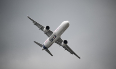 Un Airbus A321 XLR, en vol de démonstration au dessus du Bourget (illustration) ( AFP / EMMANUEL DUNAND )