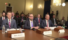 Des responsables de l'immigration de Trump arrivent pour une audience devant le Congrès