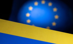 Les drapeaux de l'UE et de l'Ukraine