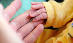 L'exposition à certains polluants de l'air au moment de la naissance pourrait constituer chez l'enfant un facteur de risque de leucémies aiguës ( AFP / PHILIPPE HUGUEN )