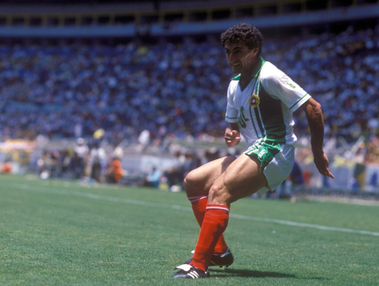 C’était Djamel Menad, légende du football algérien