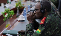 Le personnel militaire assiste à la réunion de la Cedeao, à Accra, au Ghana.
