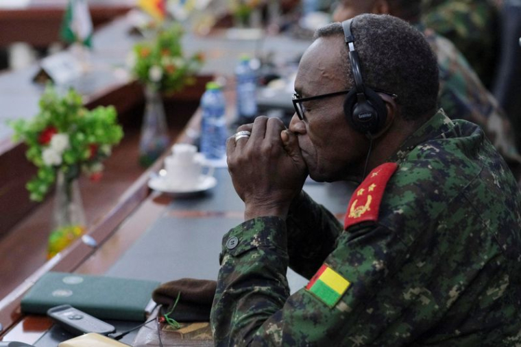 Le personnel militaire assiste à la réunion de la Cedeao, à Accra, au Ghana.