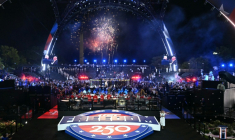 Des feux d'artifice illuminent le ciel à l'ussue de l'événement d'arts martiaux mixtes UFC Freedom 250 sur la pelouse sud de la Maison Blanche, le 15 juin 2026 à Washington ( POOL / SAUL LOEB )
