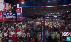 États-Unis : le colistier de Trump appelle l'Amérique à "choisir une nouvelle voie"