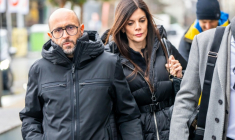 Les propriétaires du bar Le Constellation, Jacques Moretti (g) et son épouse Jessica Moretti arrivent pour une audience au parquet du canton du Valais, le 11 février 2026 à Sion, en Suisse, dans le cadre de l'enquête sur l'incendie dévastateur qui a ravagé leur établissement le soir du Nouvel An à Crans-Montana ( AFP / Maxime SCHMID )