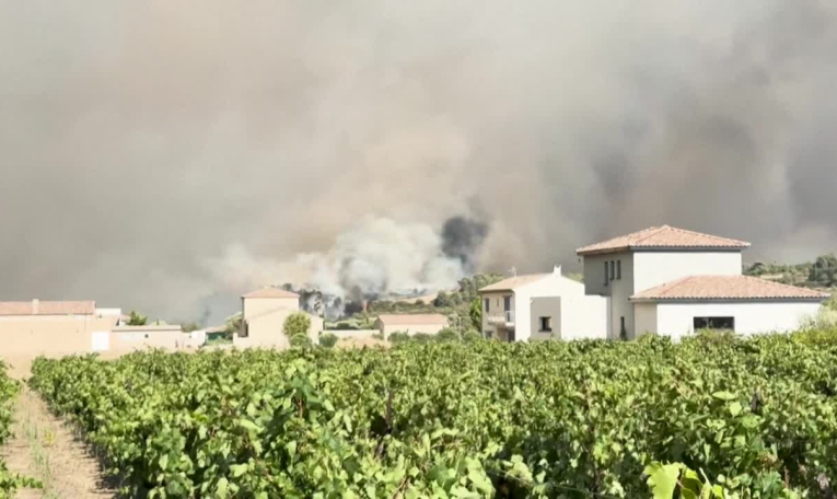 Important départ de feu dans l'Aude, en vigilance rouge incendie