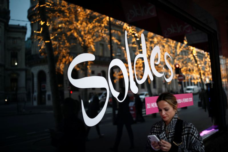 Premier jour des soldes d'hiver en France