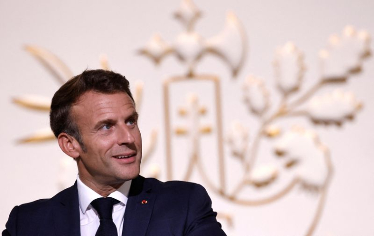 Le président français Emmanuel Macron prononce un discours lors d'une réunion avec les préfets de France à Paris