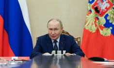 Le président russe Vladimir Poutine lors d'une réunion télévisée avec des membres de son Conseil de sécurité, le 22  septembre 2025 au Kremlin ( POOL / Alexander KAZAKOV )