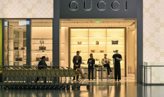 Un magasin Gucci à l'aéroport de Shanghai, le 20 mai 2026 ( AFP / Hector RETAMAL )