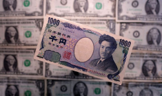 PHOTO D'ARCHIVE : Illustration représentant des billets de banque en yens et en dollars américains