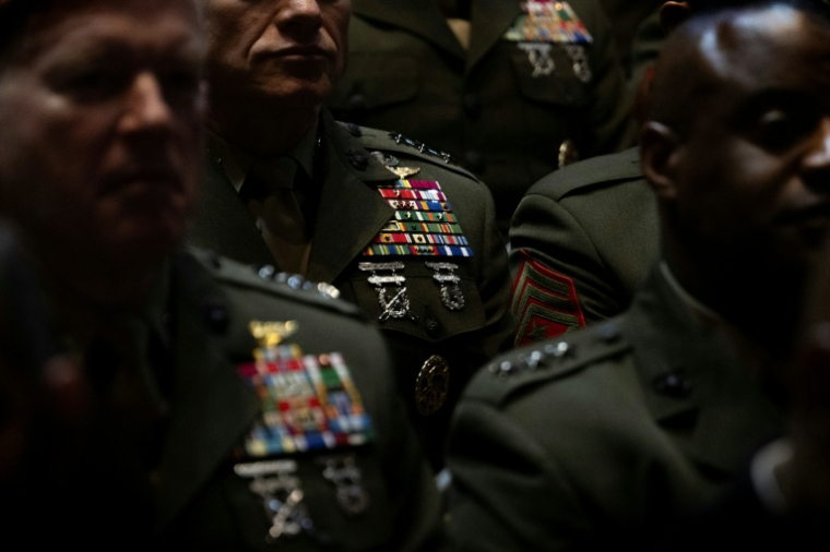 Des militaires rassemblés lors d'un discours de Donald Trump à l'adresse des officiers supérieurs de l'armée réunis à la base du Corps des Marines de Quantico, en Virginie, le 30 septembre 2025 ( AFP / Jim WATSON )