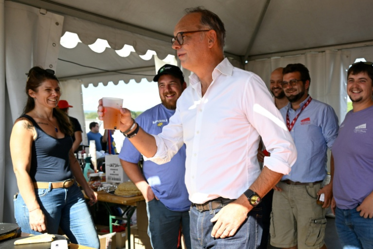 Le maire du Havre et candidat Horizons à la présidentielle, Edouard Philippe, lors d'une visite au festival Terres de Jim organisé par le syndicat agricole Jeunes agriculteurs (JA), le 12 septembre 2026 à Metz ( AFP / Jean-Christophe VERHAEGEN )