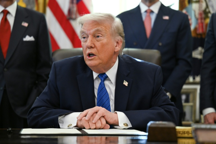 Le président américain Donald Trump dans le Bureau ovale de la Maison Blanche à Washington, le 30 janvier 2026 ( AFP / Annabelle GORDON )