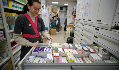Dans une pharmacie de Colomiers, en Haute-Garonne, le 23 mars 2023 ( AFP / VALENTINE CHAPUIS )