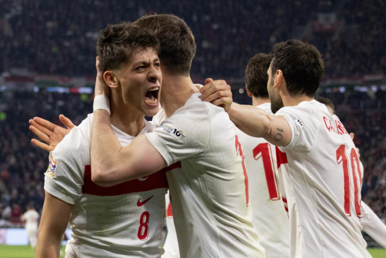 Arda Güler et Dominik Szoboszlai se prennent le chou sur Instagram