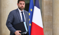 Le ministre de la Ville Vincent Jeanbrun après le conseil des ministres à l'Élysée le 5 novembre 2025 ( AFP / Ludovic MARIN )