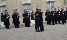 Le président ukrainien Volodymyr Zelensky reçu par Emmanuel Macron à l'Elysée