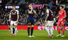 Olivier Giroud n'en peut plus d'Emiliano Martínez