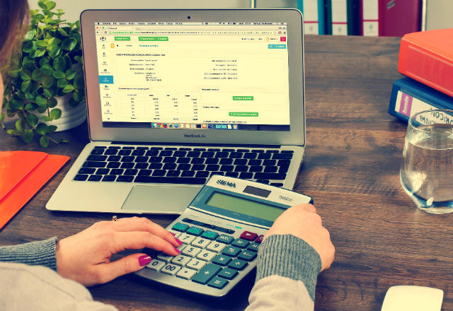 réduire ses impôts avec les FIP/FCPI reste possible jusqu'à la fin de l'année (Crédits:Pixabay FirmBee)