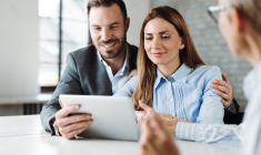 Attention aux différences de revenus dans le couple lors de la souscription d'une assurance emprunteur ( Crédits photo: ©  Goran - stock.adobe.com)