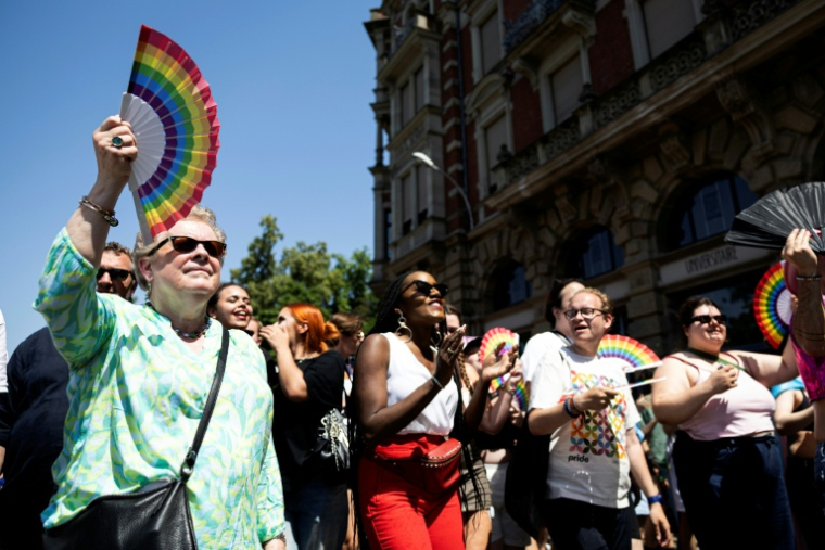La maire socialiste de Strasbourg, Catherine Trautmann, participe à la '"arche des Fiertés LGBT+", le 20 juin 2026 à Strasbourg, dans le Bas-Rhin, lors d'un épisode de canicule en France ( AFP / ROMEO BOETZLE )